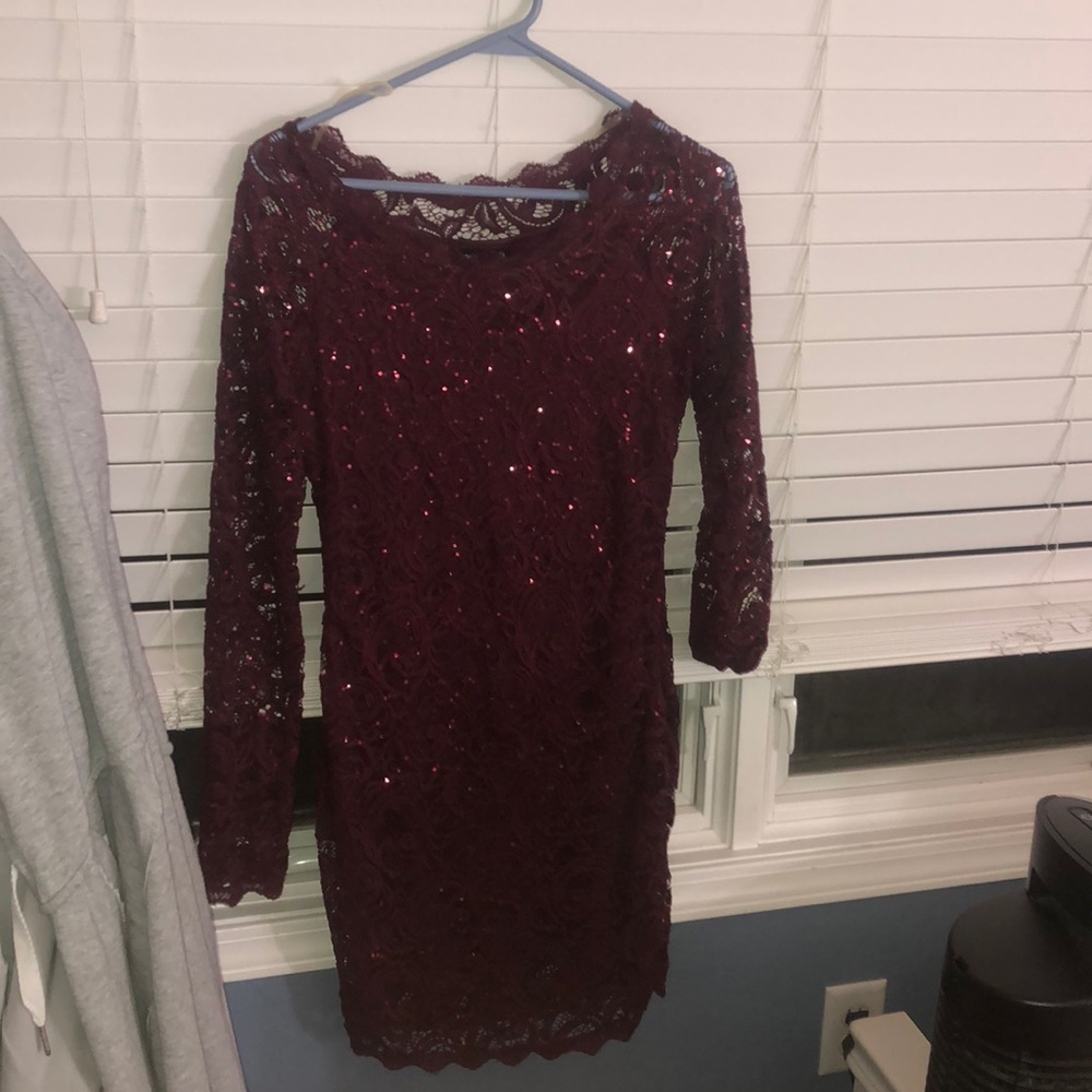 Adorable fitted maroon sparkly dress